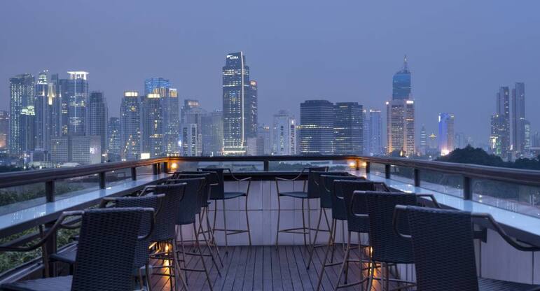 La Vue Rooftop Bar The Hermitage Cikini Jakarta